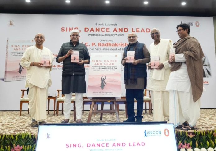 उपराष्ट्रपति सी. पी. राधाकृष्णन ने “गाओ, नाचो एवं नेतृत्व करो: श्रील प्रभुपाद के जीवन से नेतृत्व का सबक” नामक पुस्तक का किया विमोचन
