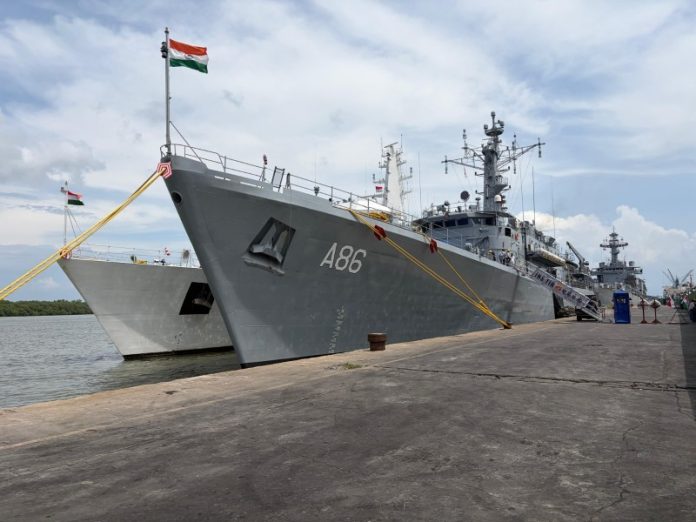 भारतीय नौसेना का पहला प्रशिक्षण स्क्वाड्रन इंडोनेशिया के बेलावन बंदरगाह पहुंचा