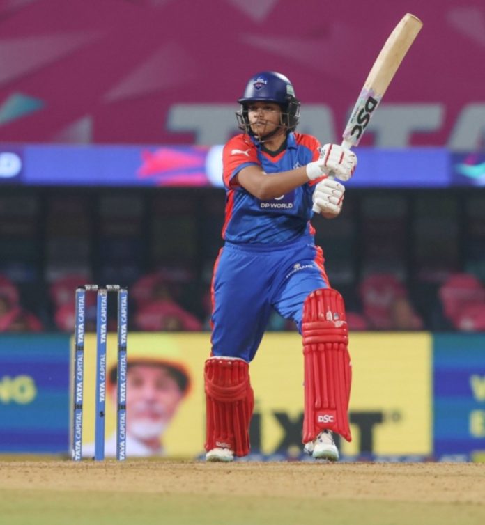 WPL 2026 : दिल्ली कैपिटल्स ने यूपी वॉरियर्स को 7 विकेट से हराया