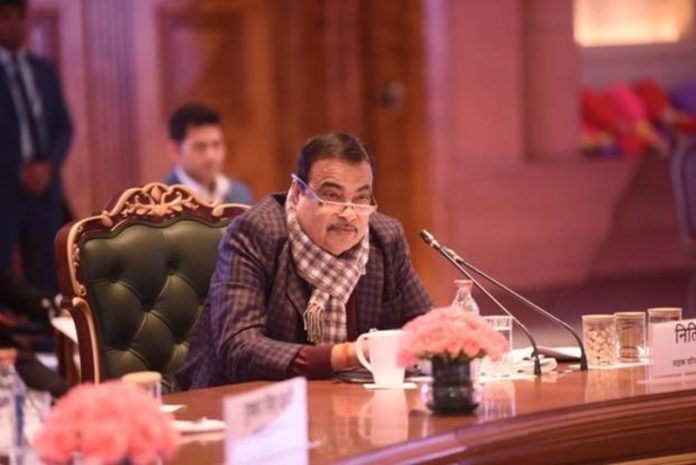 केंद्रीय मंत्री नितिन गडकरी ने राष्ट्रीय राजमार्ग को लेकर की समीक्षा बैठक