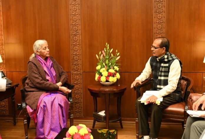 केंद्रीय मंत्री शिवराज सिंह चौहान ने दिल्ली में वित्त मंत्री निर्मला सीतारमण से की मुलाकात