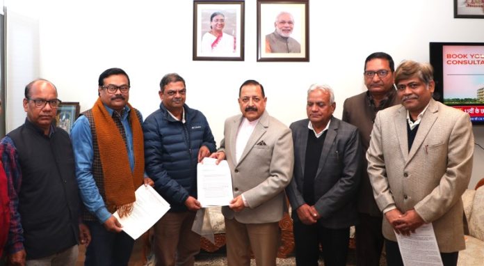 लेबर यूनियन के प्रतिनिधिमंडल ने डॉ. जितेंद्र सिंह से मुलाकात की