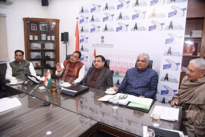 केंद्रीय मंत्री नितिन गडकरी ने जलभराव और ब्लैक स्पॉट की समस्या को लेकर की बैठक