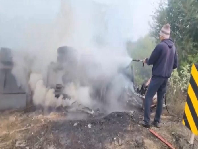 गुजरात : गोधरा-अहमदाबाद राजमार्ग पर दो ट्रकों की टक्कर के बाद लगी आग