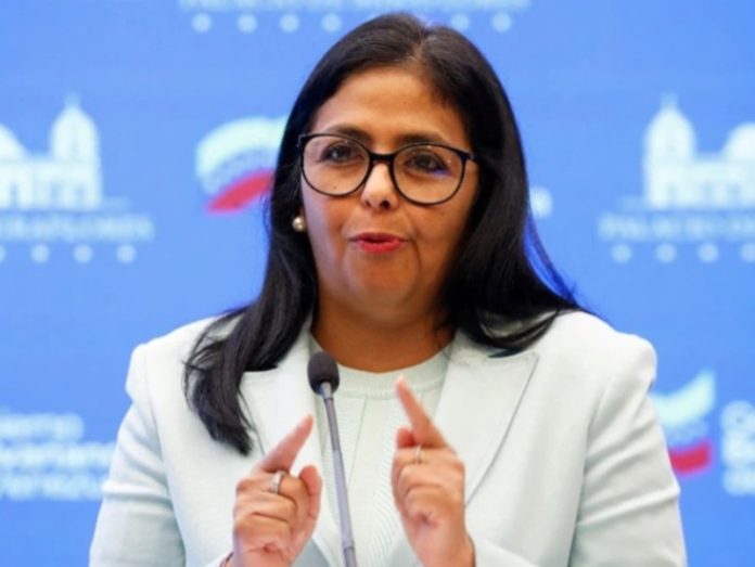 वेनेज़ुएला की अंतरिम राष्ट्रपति के रूप में डेल्सी रोड्रिगेज़ ने ली शपथ वेनेज़ुएला की अंतरिम राष्ट्रपति के रूप में डेल्सी रोड्रिगेज़ ने ली शपथ