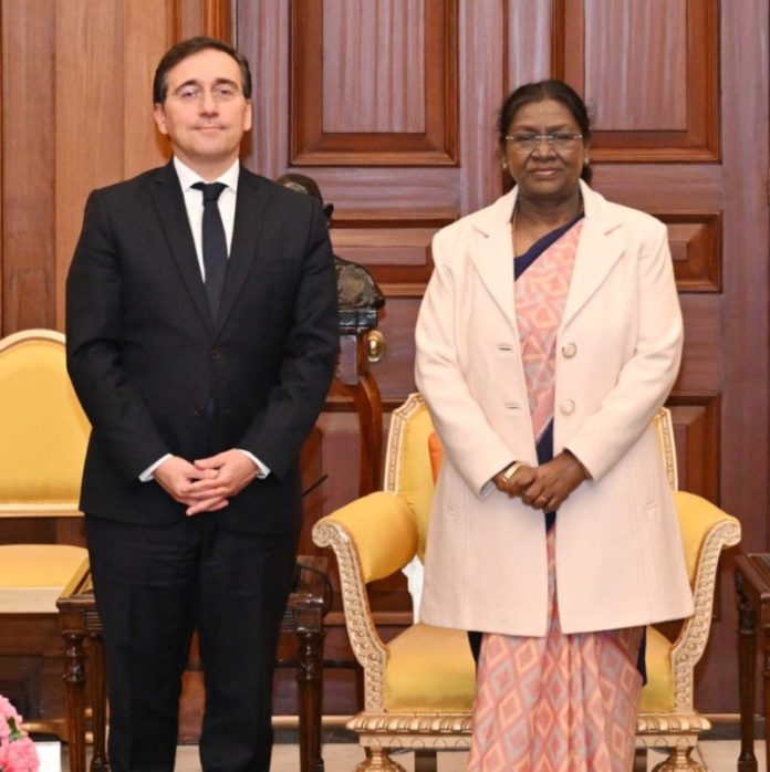 स्पेन के विदेश मंत्री जोस मैनुअल अल्बारेस ने राष्ट्रपति मुर्मू से मुलाकात की