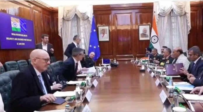 यूरोपीय संघ के प्रतिनिधिमंडल के साथ रक्षा मंत्री राजनाथ सिंह ने बैठक की यूरोपीय संघ के प्रतिनिधिमंडल के साथ रक्षा मंत्री राजनाथ सिंह ने बैठक की