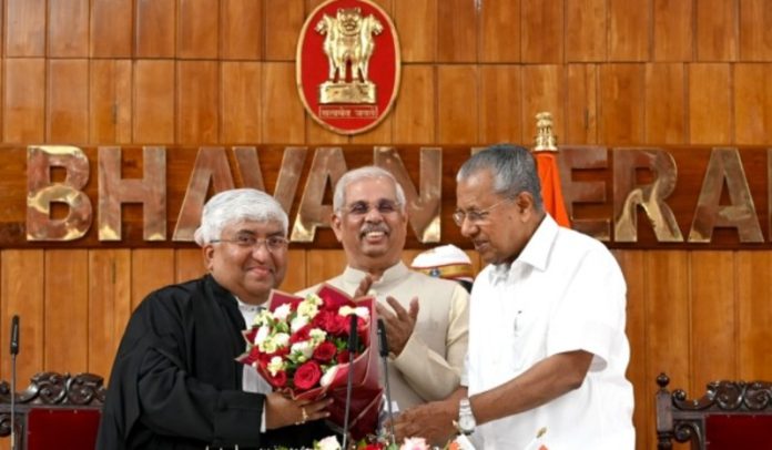 केरल उच्च न्यायालय के मुख्य न्यायाधीश के रूप में न्यायमूर्ति सौमेन सेन ने ली शपथ