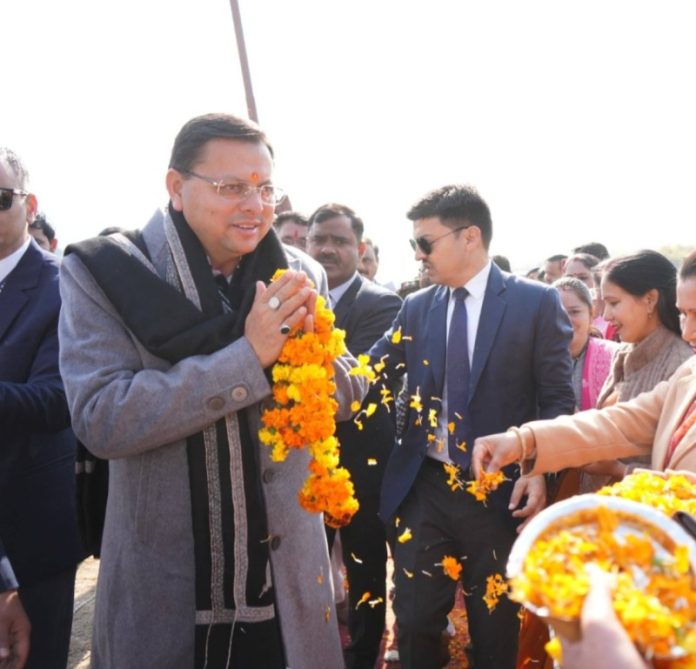 उत्तराखंड : सीएम धामी ने टिहरी में आयोजित खेल एवं सांस्कृतिक महोत्सव में भाग लिया, वितरित किए यूसीसी प्रमाणपत्र