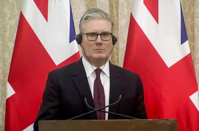 ब्रिटिश पीएम कीर स्टारमर ने ग्रीनलैंड को लेकर अमेरिकी राष्ट्रपति ट्रंप की टैरिफ धमकी की आलोचना की