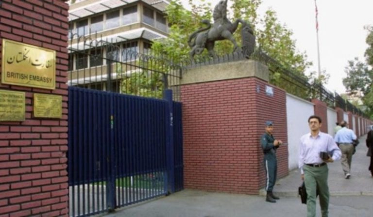 ईरान में बिगड़ती सुरक्षा स्थिति के चलते ब्रिटेन ने अपना दूतावास अस्थायी रूप से किया बंद