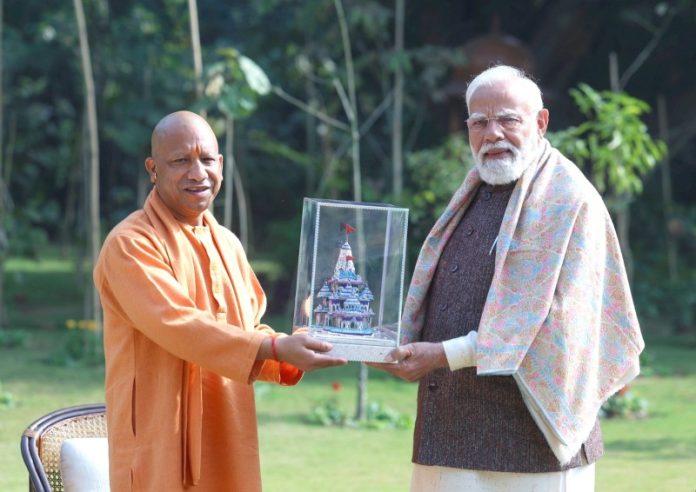 उत्तर प्रदेश के सीएम योगी आदित्यनाथ ने दिल्ली में पीएम मोदी से की मुलाकात