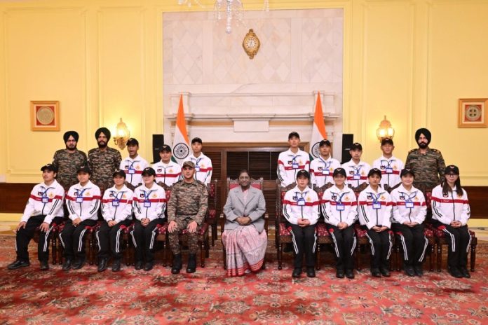 Students from Arunachal Pradesh call on President Murmu