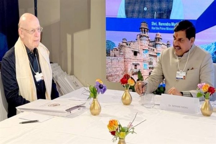 मध्यप्रदेश के सीएम डॉ. मोहन यादव ने मैनचेस्टर यूनाइटेड के निदेशक से की चर्चा