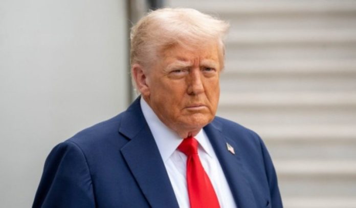 US President Trump signs executive order imposing tariff on oil-related goods