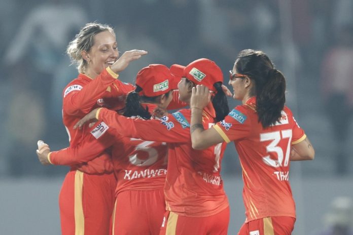 WPL 2026 : गुजरात जायंट्स ने मुंबई इंडियंस को 11 रन से हराया