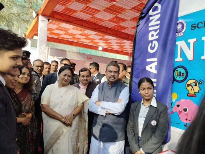 केंद्रीय शिक्षा मंत्री धर्मेंद्र प्रधान ने दिल्ली में 75 सीएम श्री स्कूलों का किया उद्घाटन केंद्रीय शिक्षा मंत्री धर्मेंद्र प्रधान ने दिल्ली में 75 सीएम श्री स्कूलों का किया उद्घाटन