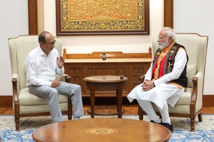 मणिपुर के सीएम युमनाम खेमचंद ने नई दिल्ली में पीएम मोदी से की मुलाकात