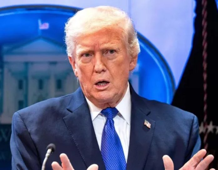 अमेरिका : सुरक्षा घेरा तोड़ राष्ट्रपति ट्रंप के आवास में घुसा हथियारबंद व्यक्ति, खूफिया विभाग ने ढेर किया