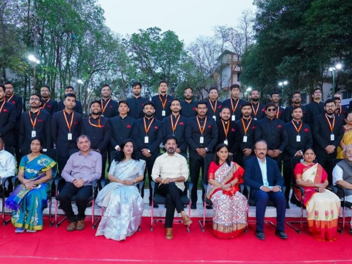 तेलंगाना : सीएम रेवंत रेड्डी ने 100 निर्वाचन क्षेत्रों में सरकारी स्कूलों की घोषणा की