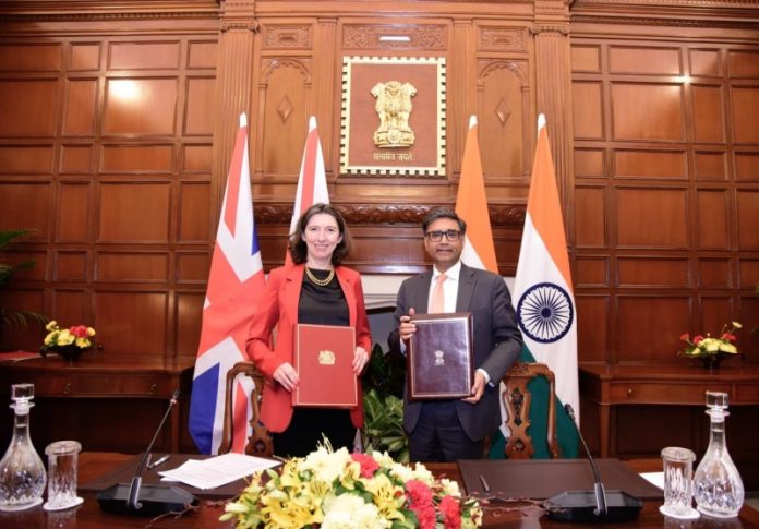 भारत ने ब्रिटेन और उत्तरी आयरलैंड के साथ सामाजिक सुरक्षा अंशदान से संबंधित एक सामाजिक सुरक्षा समझौते पर हस्ताक्षर किए भारत ने ब्रिटेन और उत्तरी आयरलैंड के साथ सामाजिक सुरक्षा अंशदान से संबंधित एक सामाजिक सुरक्षा समझौते पर हस्ताक्षर किए