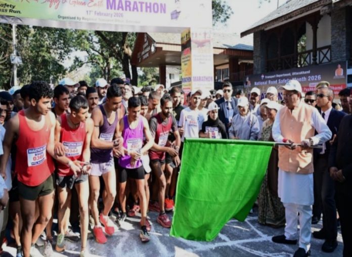 उत्तराखंड : सीएम धामी ने देहरादून में सड़क सुरक्षा और पर्यावरण संरक्षण को बढ़ावा देने के लिए 5 किलोमीटर की दौड़ को हरी झंडी दिखाकर रवाना किया