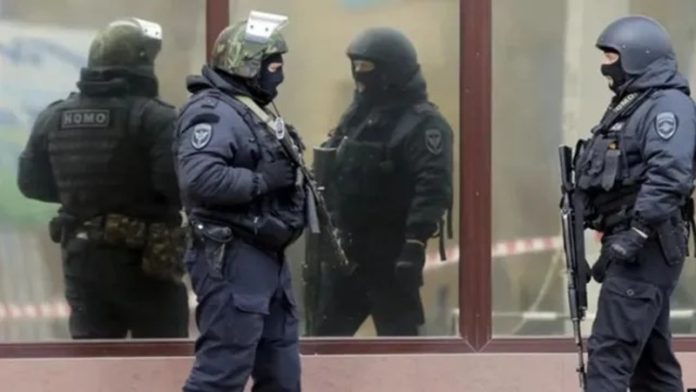 9वीं के छात्र ने रूस में किया भारतीय छात्रों पर चाकू से हमला, गिरफ्तारी के दौरान पुलिस पर भी वार