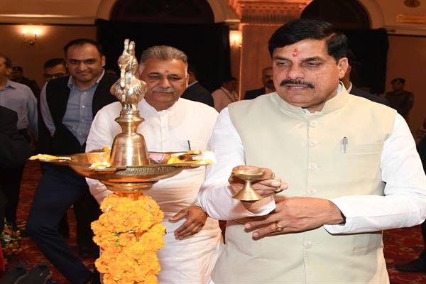 शिक्षा को जीवन के अनुभवों से जोड़ते हुए समयानुकूल बनाना आवश्यक : सीएम डॉ. मोहन यादव शिक्षा को जीवन के अनुभवों से जोड़ते हुए समयानुकूल बनाना आवश्यक : सीएम डॉ. मोहन यादव