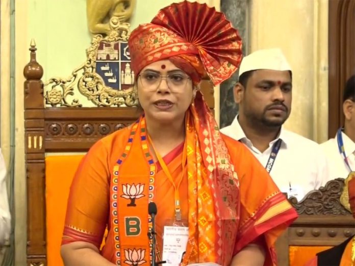 मुंबई : रितु तावड़े निर्विरोध बीएमसी मेयर चुनी गईं मुंबई : रितु तावड़े निर्विरोध बीएमसी मेयर चुनी गईं