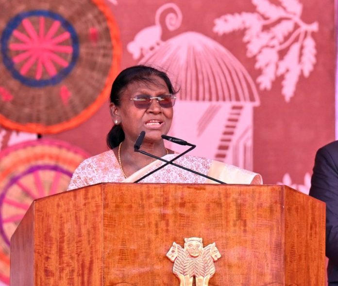 राष्ट्रपति मुर्मू ने जगदलपुर में बस्तर पैंडम 2026 का किया उद्घाटन