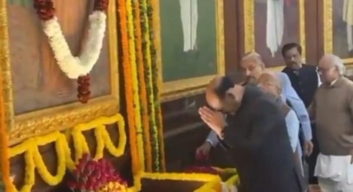 लोकसभा अध्यक्ष ओम बिरला ने सरोजिनी नायडू की जयंती पर श्रद्धांजलि की अर्पित लोकसभा अध्यक्ष ओम बिरला ने सरोजिनी नायडू की जयंती पर श्रद्धांजलि की अर्पित