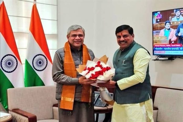 सीएम डॉ. मोहन यादव ने नई दिल्ली में केंद्रीय रेल मंत्री अश्विनी वैष्णव से की मुलाकात