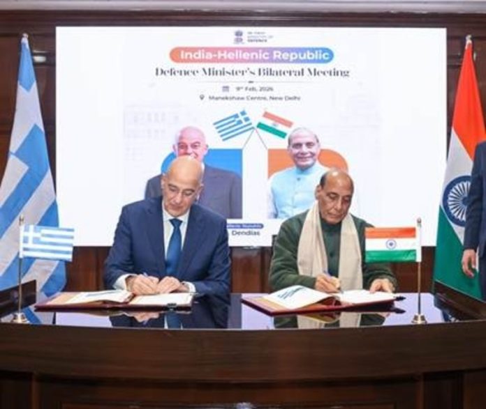 रक्षा मंत्री राजनाथ सिंह ने नई दिल्ली में हेलेनिक गणराज्य के रक्षा मंत्री के साथ द्विपक्षीय वार्ता की