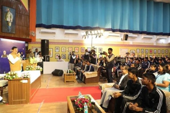 परीक्षा की तैयारी मेहनत से करें, तनाव लेकर नहीं : सीएम डॉ. मोहन यादव परीक्षा की तैयारी मेहनत से करें, तनाव लेकर नहीं : सीएम डॉ. मोहन यादव