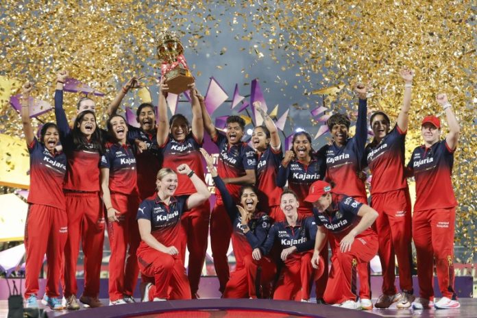 WPL 2026 : रॉयल चैलेंजर्स बेंगलुरु ने दूसरी बार जीता खिताब, फाइनल में दिल्ली कैपिटल्स को 6 विकेट से हराया