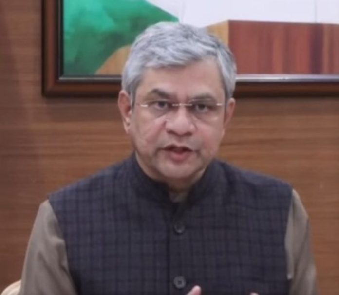 रेल मंत्री अश्विनी वैष्णव ने यात्री अनुभव सुधार हेतु समीक्षा बैठक की