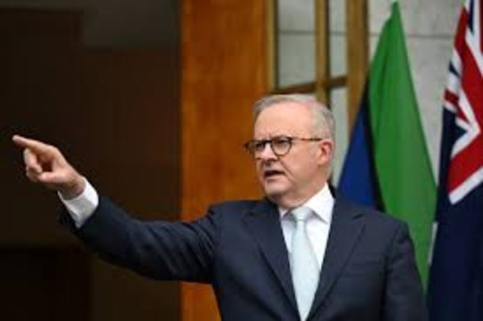 ऑस्ट्रेलिया के प्रधानमंत्री एंथनी अल्बानीज़ ने बाढ़ प्रभावितों की सहायता के लिए सेना की तैनाती की घोषणा की