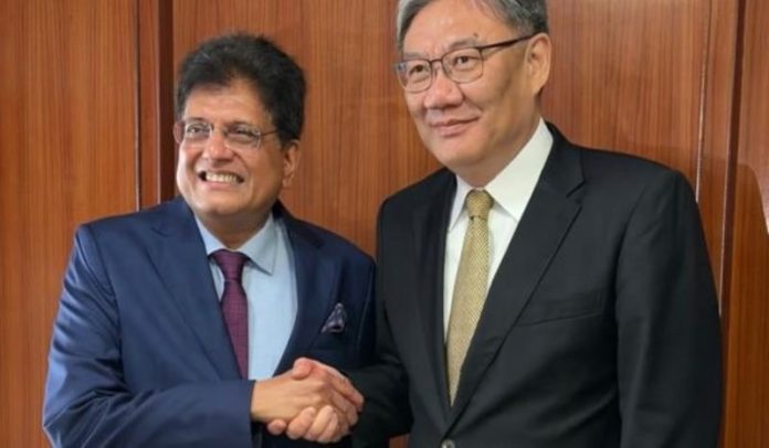 वाणिज्य और उद्योग मंत्री पीयूष गोयल ने कैमरून में चीन के वाणिज्य मंत्री वांग वेन्ताओ से की मुलाकात