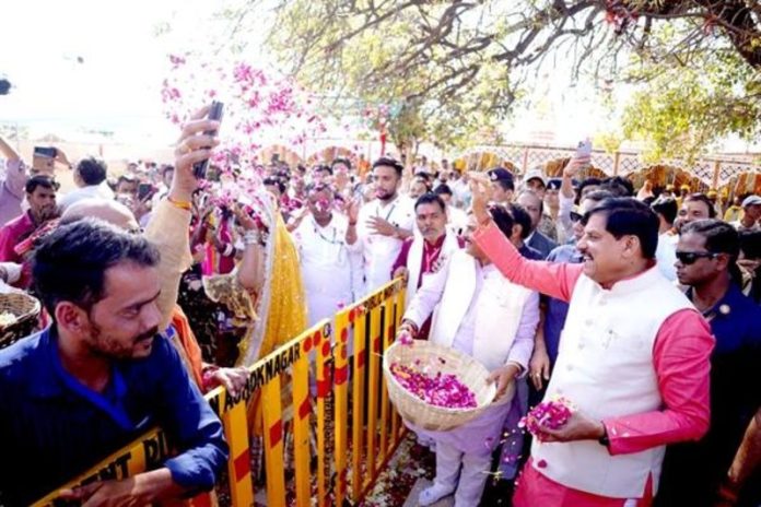 करीला धाम के संपूर्ण विकास की बनाई जायेगी योजना : सीएम डॉ. मोहन यादव करीला धाम के संपूर्ण विकास की बनाई जायेगी योजना : सीएम डॉ. मोहन यादव