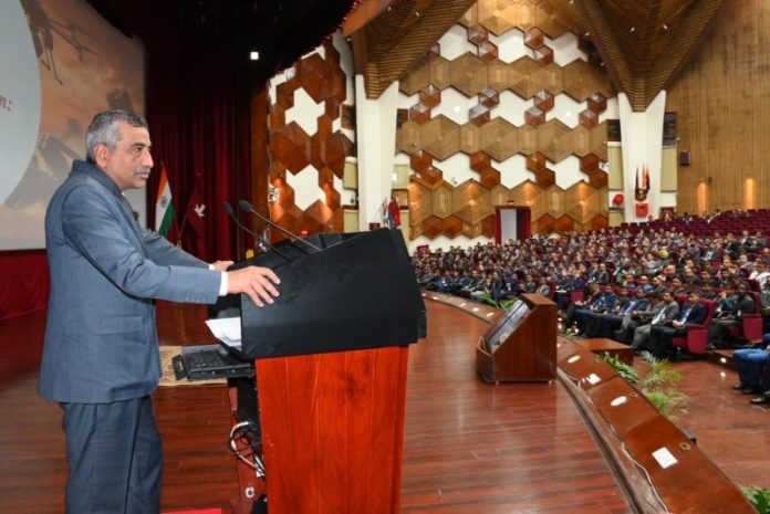 चीफ़ ऑफ़ इंटीग्रेटेड डिफ़ेंस स्टाफ़ एयर मार्शल आशुतोष दीक्षित ने डिफ़ेंस सर्विसेज़ स्टाफ़ कॉलेज वेलिंगटन में 81वें स्टाफ़ कोर्स समारोह को किया संबोधित चीफ़ ऑफ़ इंटीग्रेटेड डिफ़ेंस स्टाफ़ एयर मार्शल आशुतोष दीक्षित ने डिफ़ेंस सर्विसेज़ स्टाफ़ कॉलेज वेलिंगटन में 81वें स्टाफ़ कोर्स समारोह को किया संबोधित