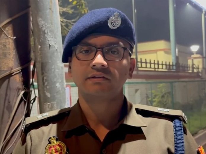 उप्र : गोरखपुर में तेज रफ्तार फॉर्च्यूनर की टक्कर में एमबीबीएस छात्र की मौत, एक व्यक्ति गिरफ्तार उप्र : गोरखपुर में तेज रफ्तार फॉर्च्यूनर की टक्कर में एमबीबीएस छात्र की मौत, एक व्यक्ति गिरफ्तार