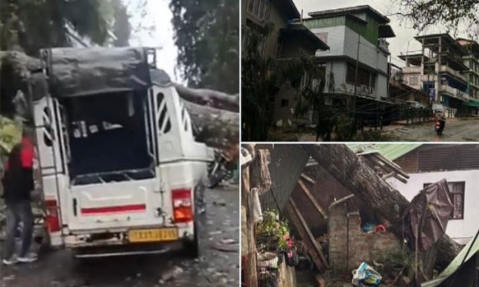 सिक्किम में भीषण मौसम के कारण एक महिला की मौत और 3 अन्य के घायल होने की खबर सिक्किम में भीषण मौसम के कारण एक महिला की मौत और 3 अन्य के घायल होने की खबर