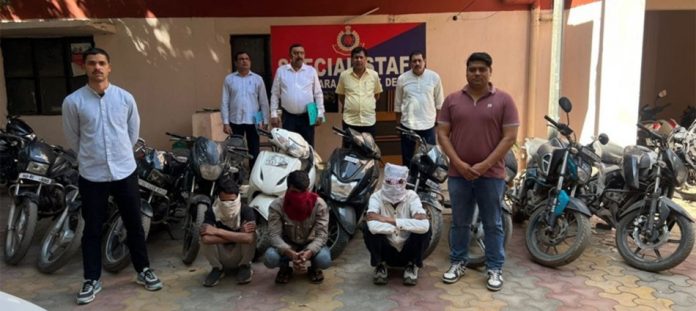 दिल्ली : तीन ऑटो-चोर गिरफ्तार, शाहदरा स्पेशल स्टाफ ने दस चोरी के वाहन बरामद किए दिल्ली : तीन ऑटो-चोर गिरफ्तार, शाहदरा स्पेशल स्टाफ ने दस चोरी के वाहन बरामद किए