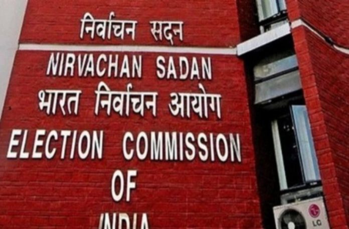 पश्चिम बंगाल विधानसभा चुनाव की घोषणा के बाद निर्वाचन आयोग ने अधिकारियों के तबादलों की घोषणा की पश्चिम बंगाल विधानसभा चुनाव की घोषणा के बाद निर्वाचन आयोग ने अधिकारियों के तबादलों की घोषणा की