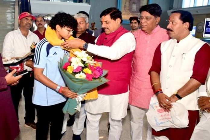 सीएम डॉ. मोहन यादव ने अनुष्का शर्मा को भारतीय महिला क्रिकेट टीम में चयन पर दी बधाई