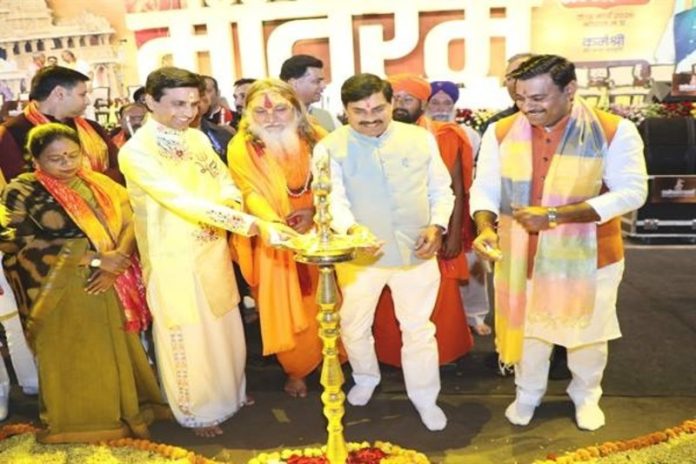 कवि सम्मेलन हमारी समृद्ध काव्य परम्पराओं के हैं सजीव संवाहक : सीएम डॉ. मोहन यादव