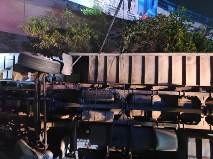 दिल्ली : करोल बाग में एक निजी पर्यटक बस पलटने से 2 लोगों की मौत और 23 के घायल होने की खबर