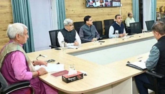 जम्मू-कश्मीर : उप-राज्यपाल मनोज सिन्हा ने सुरक्षा स्थिति की समीक्षा की