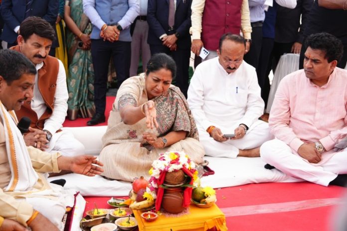 दिल्ली : सीएम रेखा गुप्‍ता ने केंद्रीय विद्यालय के अस्थायी परिसर का उद्घाटन और स्थायी भवन के निर्माण के लिए भूमि पूजन किया