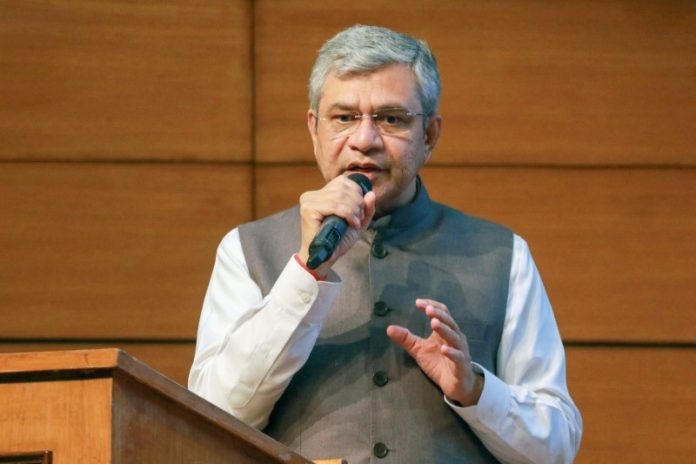 इलेक्ट्रॉनिक्स घटक विनिर्माण योजना के तहत 61,000 करोड़ रुपये की मंजूरी : केंद्रीय मंत्री अश्विनी वैष्णव